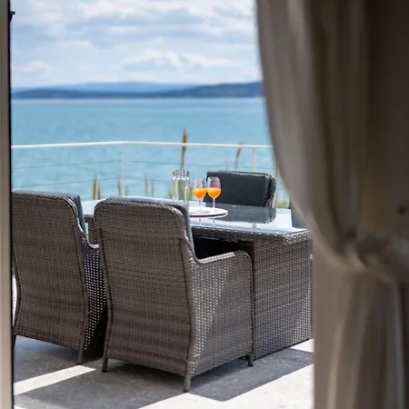 Apartments Stari Resnik Kastela Exterior photo